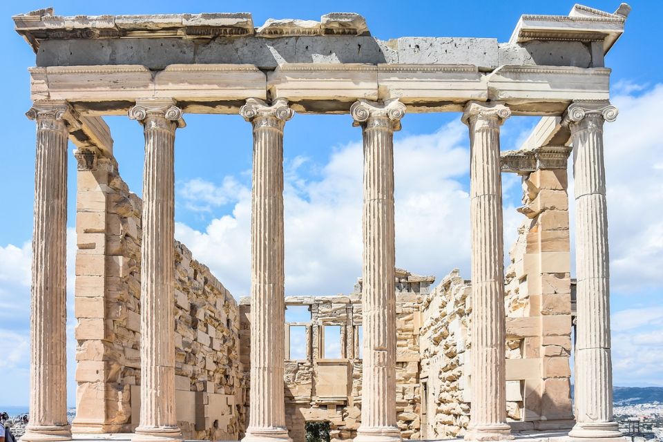 Prihodi grčkog turizma premašili nivo pre pandemije posle 10 jakih meseci